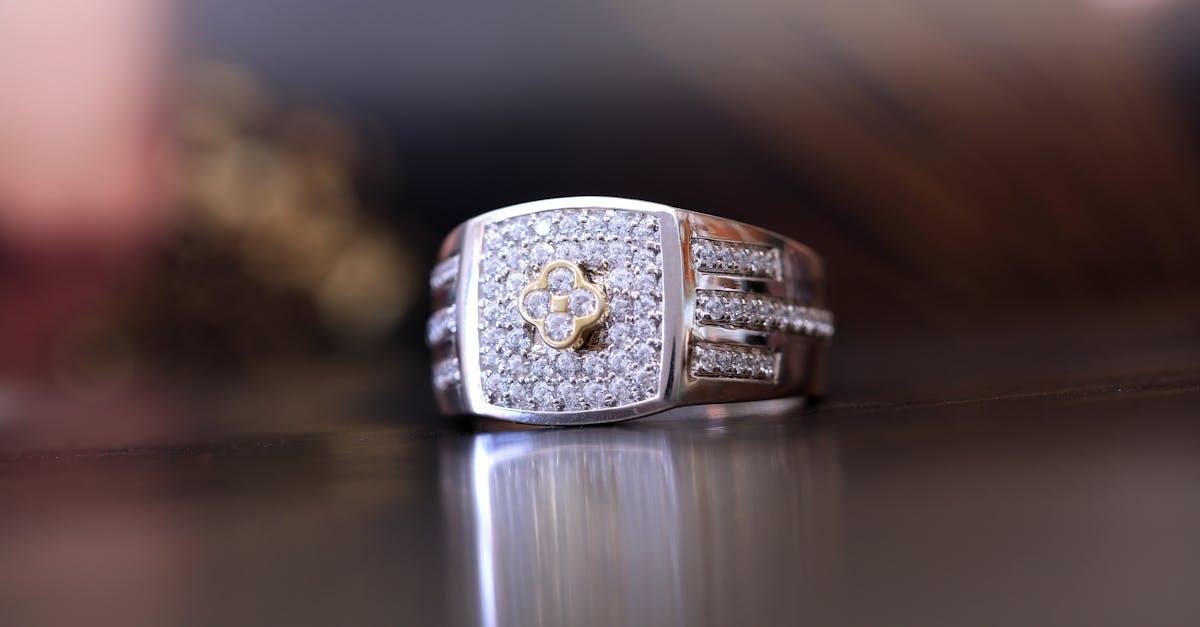 Od patyny do połysku: domowe sposoby, które ożywią antyczne srebro