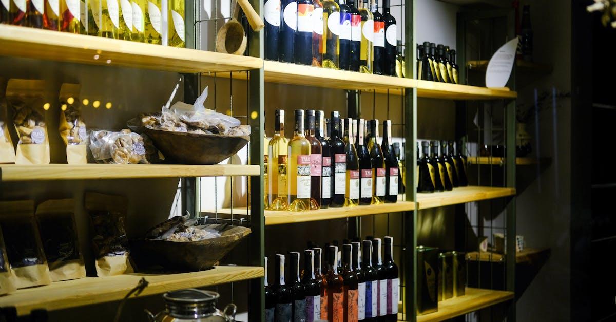 Prywatna piwniczka sommeliera: od projektu po regały – idealne miejsce na wino i leżakujące butelki