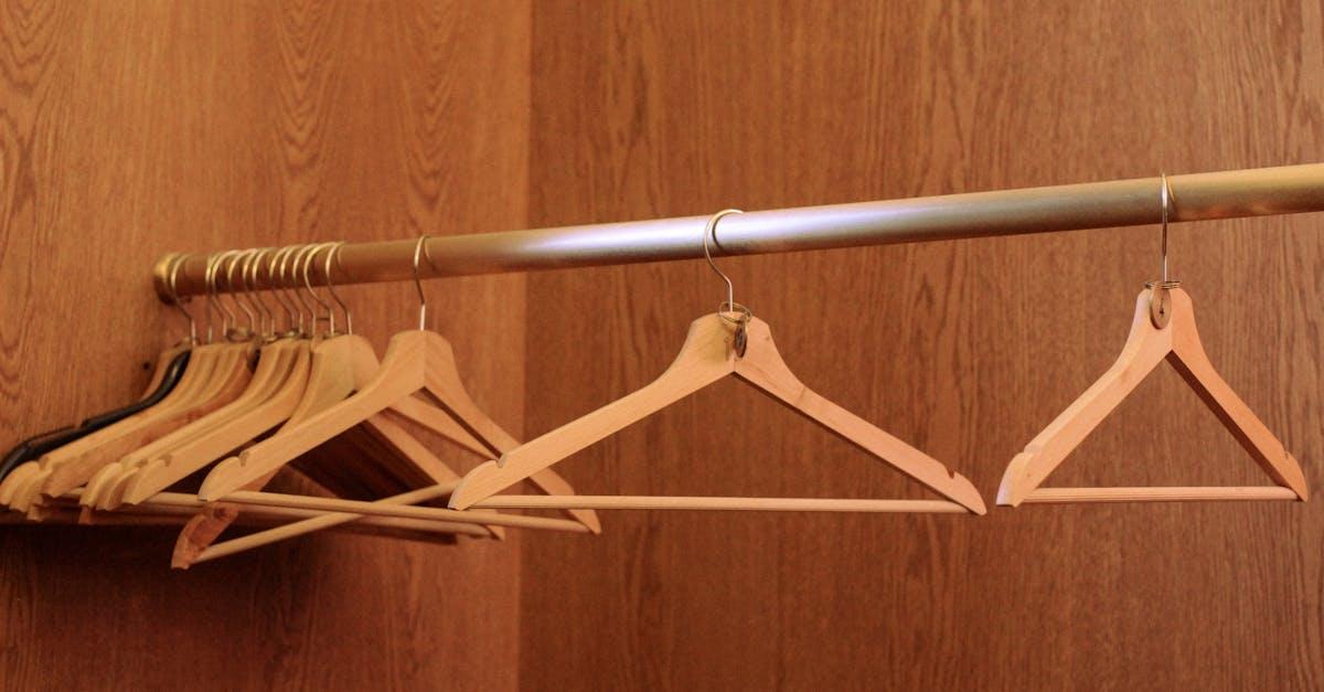 Zapach lasu w szafie: 11 domowych trików dla świeżości drewnianej garderoby