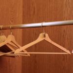 Zapach lasu w szafie: 11 domowych trików dla świeżości drewnianej garderoby