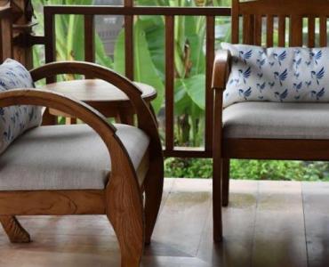 Taras, który się kręci: 15 inspiracji na obrotowe fotele z wodoodpornymi poduszkami do ogrodu i na balkon