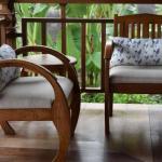 Taras, który się kręci: 15 inspiracji na obrotowe fotele z wodoodpornymi poduszkami do ogrodu i na balkon