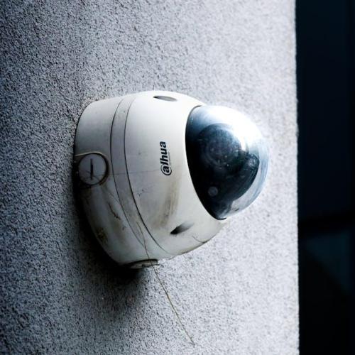 Bezpieczny dom w 60 minut: konfiguracja systemu z blokadą awaryjną krok po kroku