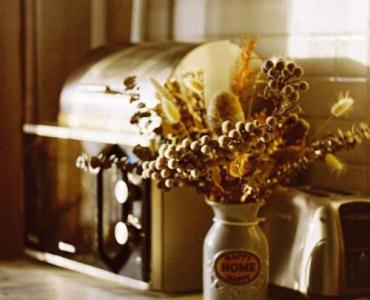 Wyspa możliwości: jak zaplanować kuchnię z blatem z Corianu, która łączy styl i funkcjonalność