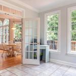 Salon, który brzmi dobrze: dekoracyjne panele akustyczne w roli głównej